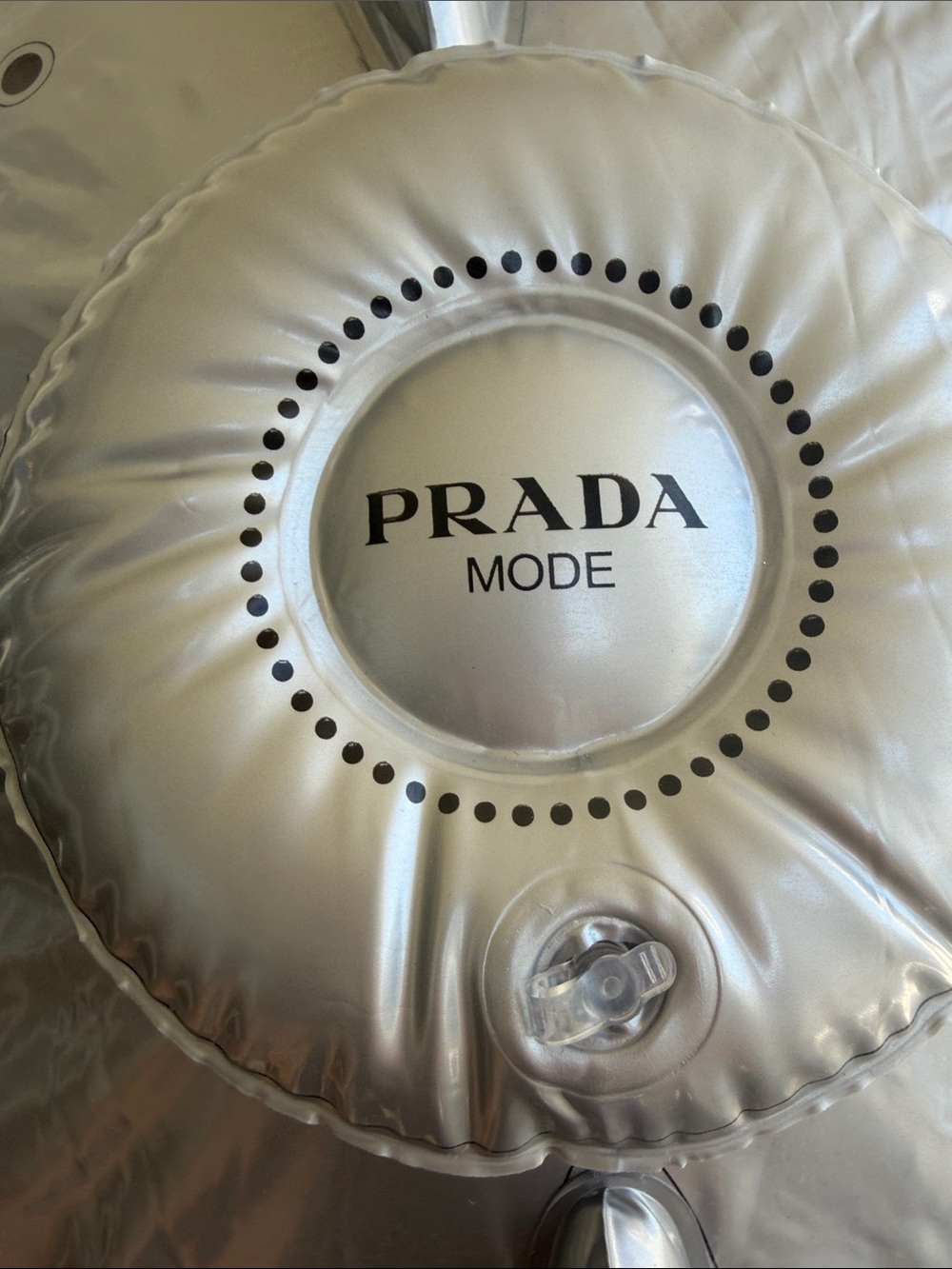 PRADA Silver Inflatable UFO - Mode Logo - Picture 4 of 4